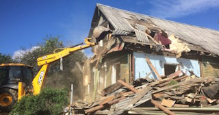 Промышленный демонтаж пристроек к дому в Когалыме | Цены от 567 руб. за м2