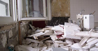 Демонтаж хрущевки в Когалыме - удаление старых полов и стен по выгодной цене от 1750 рублей.